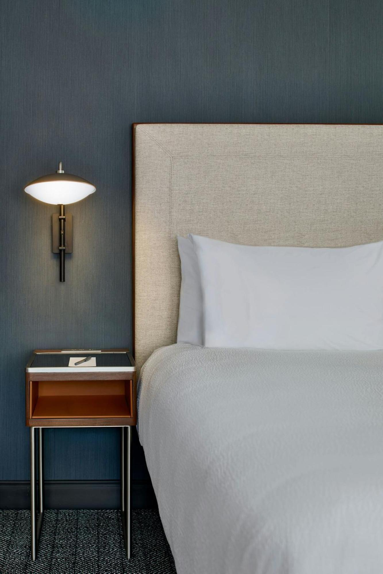 King Room with Bathtub - Mobility Access/Hearing Accessible