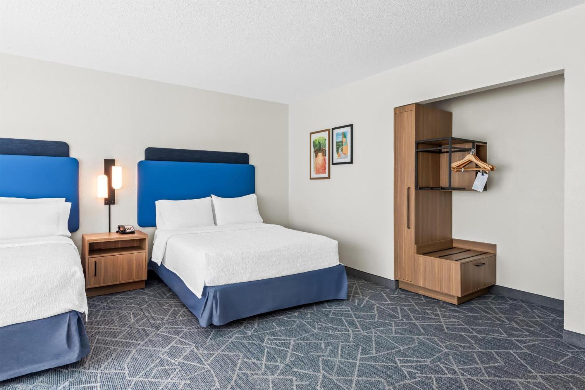 Queen Room Two Queen Beds Roll Shower Mobility Hearing Access or Non-Smoking,1774455163:JPEG
