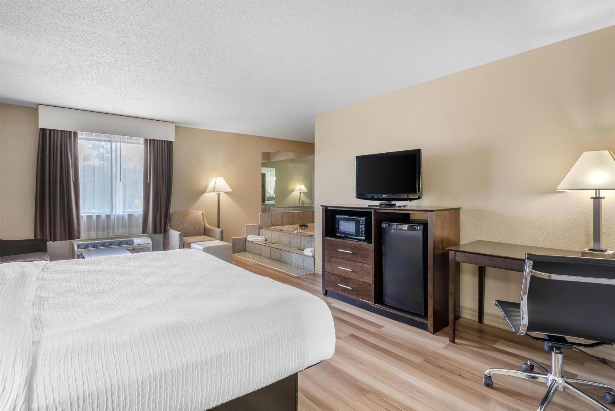 King Suite with Sofa Bed and Whirlpool