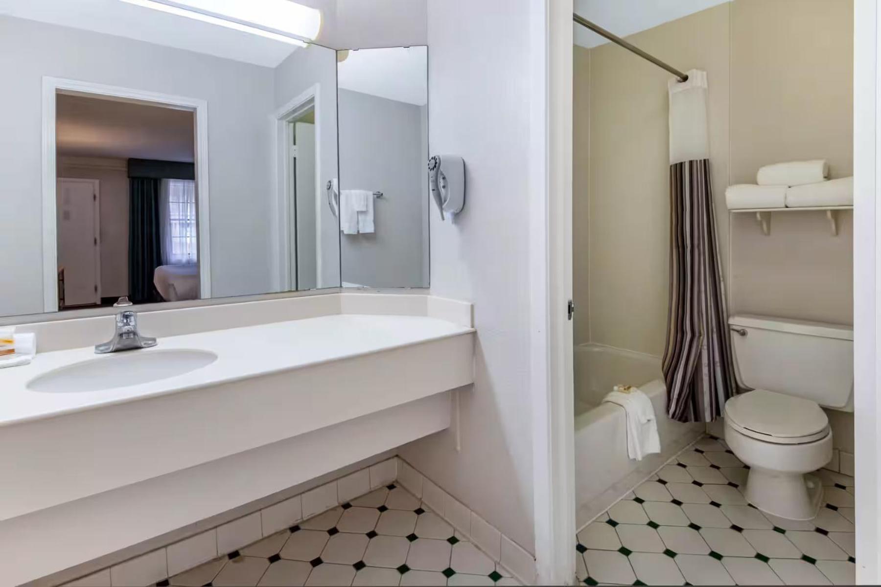 Deluxe Family Suite with Two Double Beds - Non-Smoking