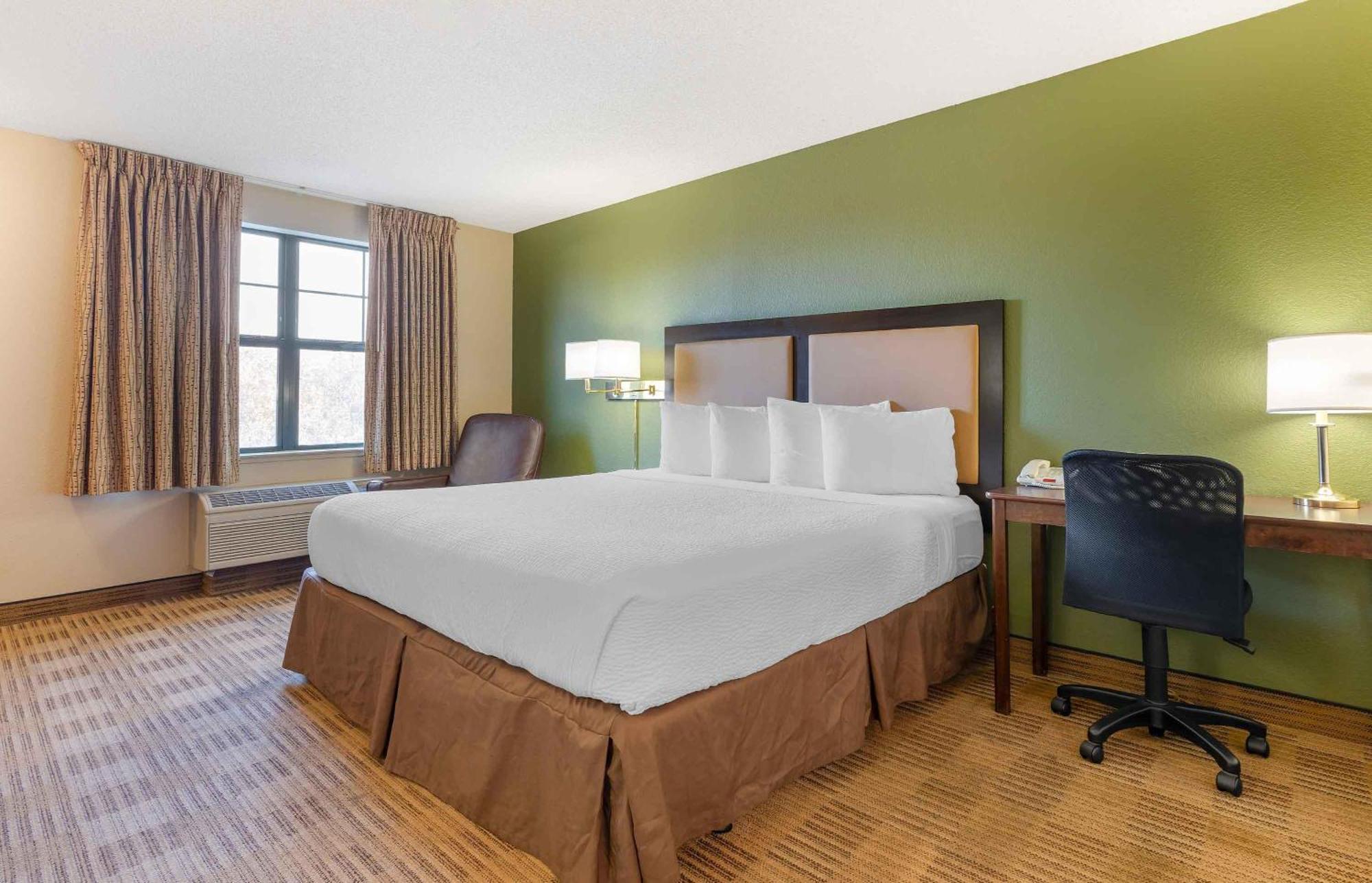 Studio with 1 King Bed - Non-Smoking