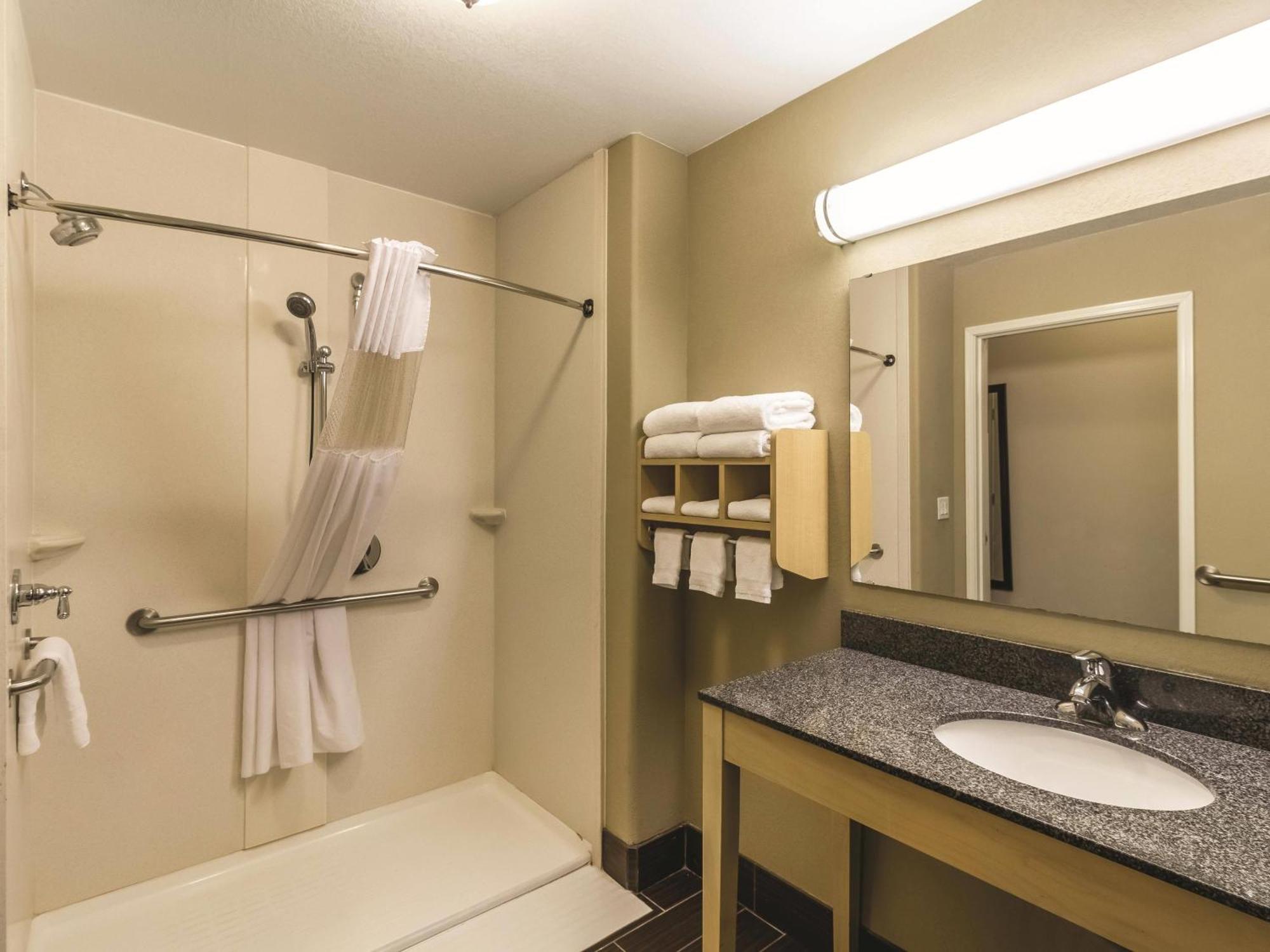 Queen Room with Two Queen Beds and Roll-In Shower - Hearing and Mobility Accessible/Non-Smoking