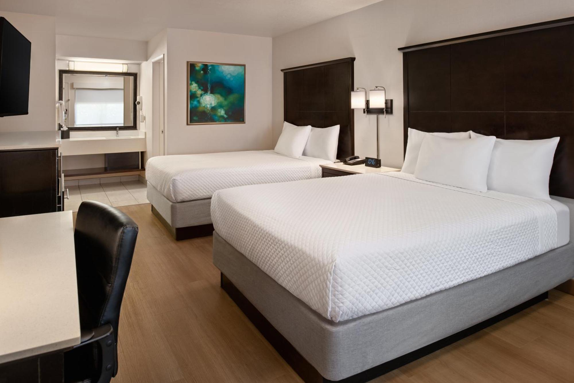 Deluxe Queen Room with Two Queen Beds
