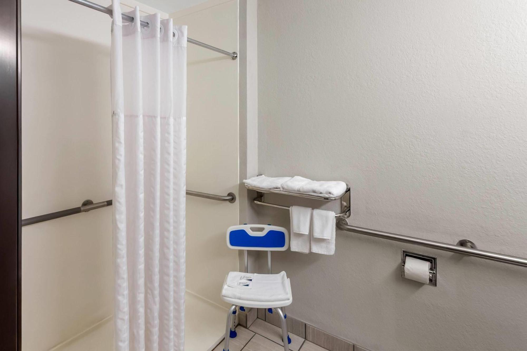 Queen Room - Mobility Access/Non-Smoking