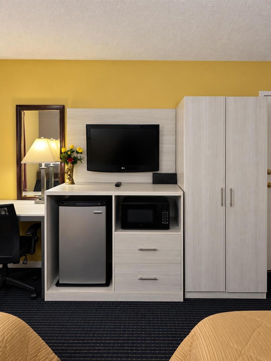 Deluxe Queen Room