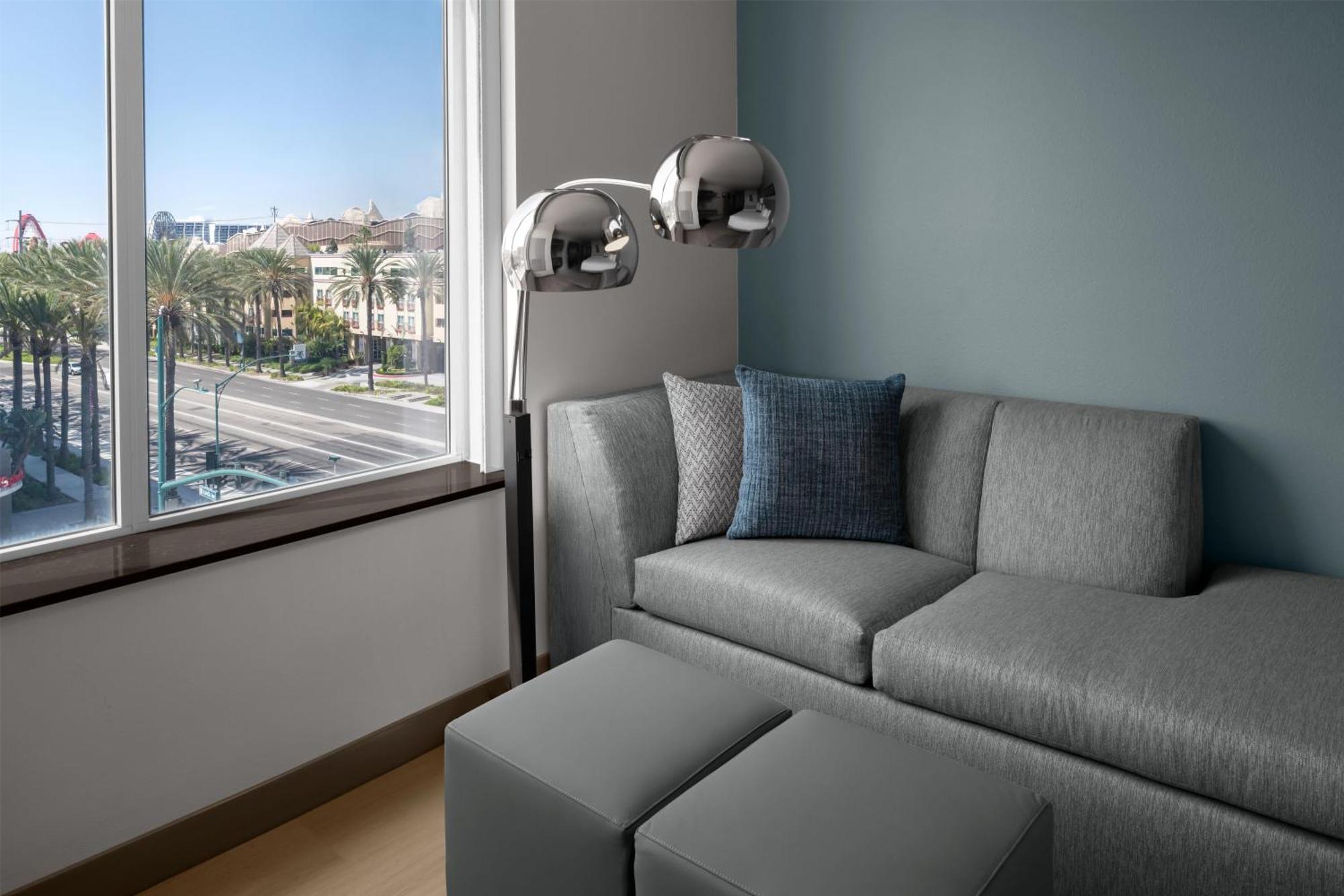 Den King Room with View