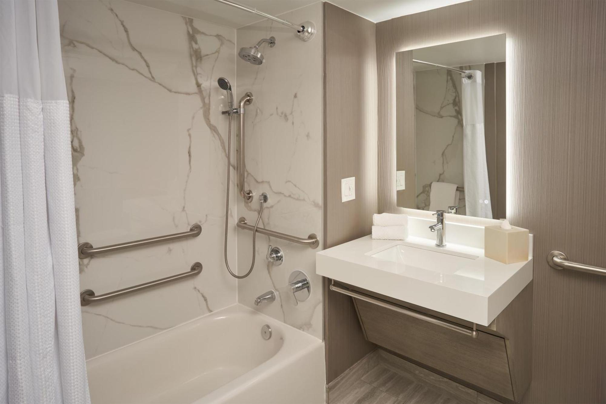 Queen Room with Two Queen Beds and Bath Tub - Mobility Accessible