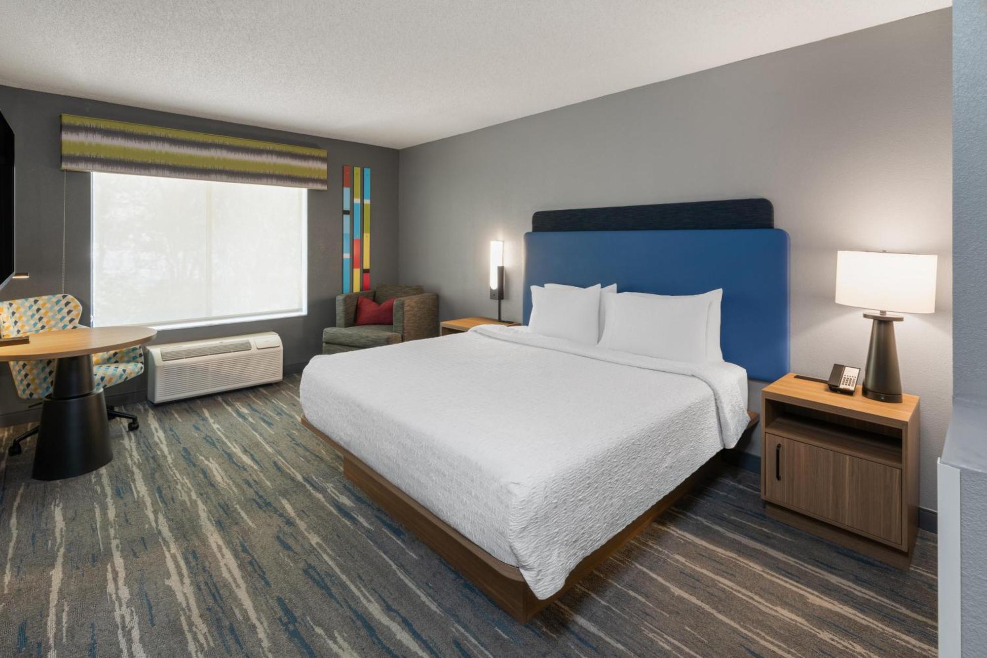 King Room with King Bed - Non-Smoking