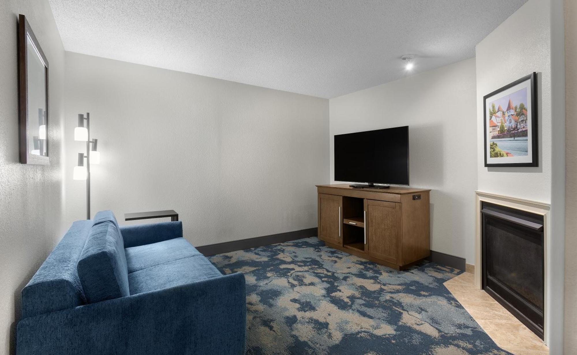 One-Bedroom King Suite with Whirlpool - Non-Smoking