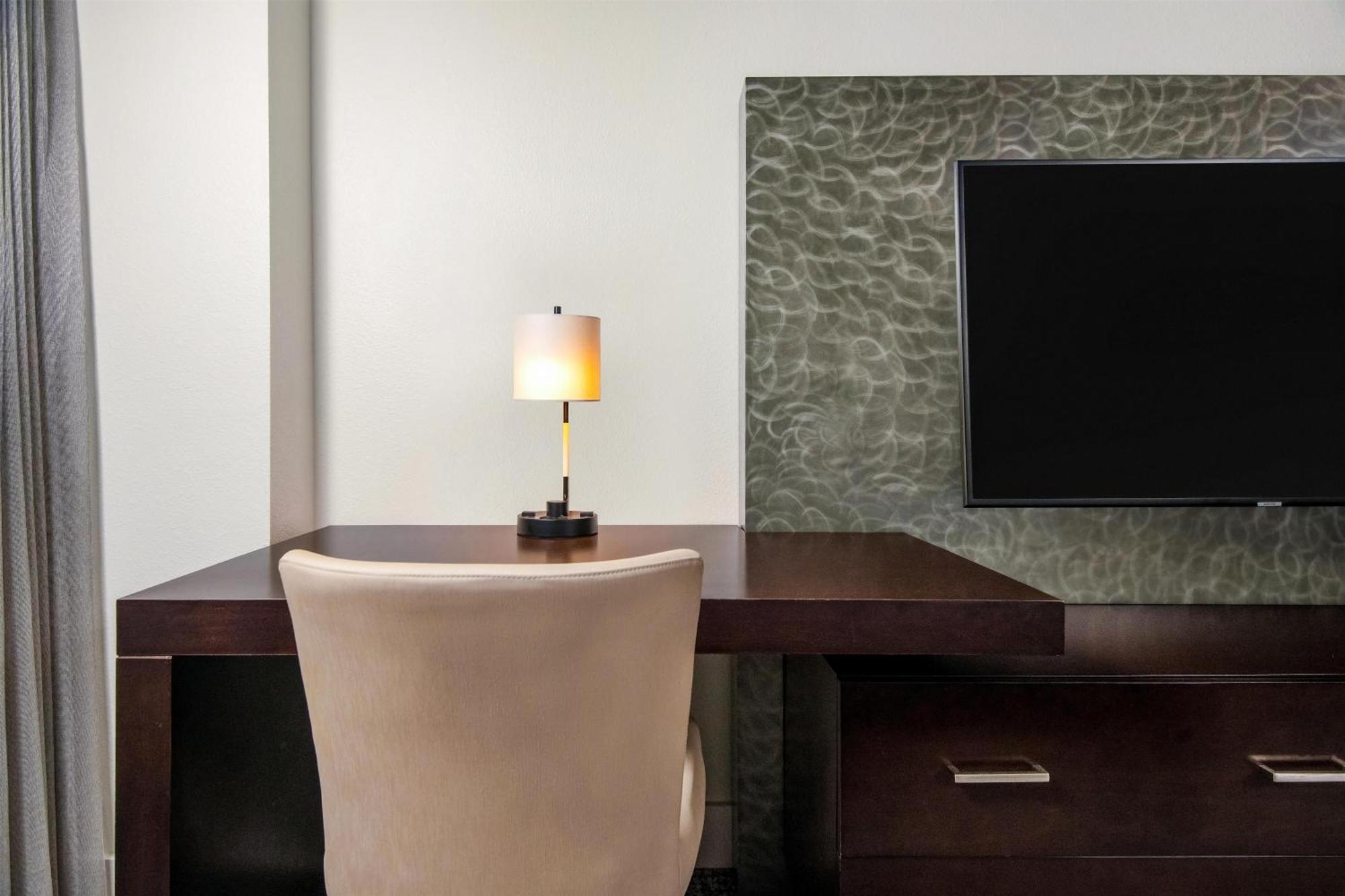 King Room with Mobility Accessible Tub