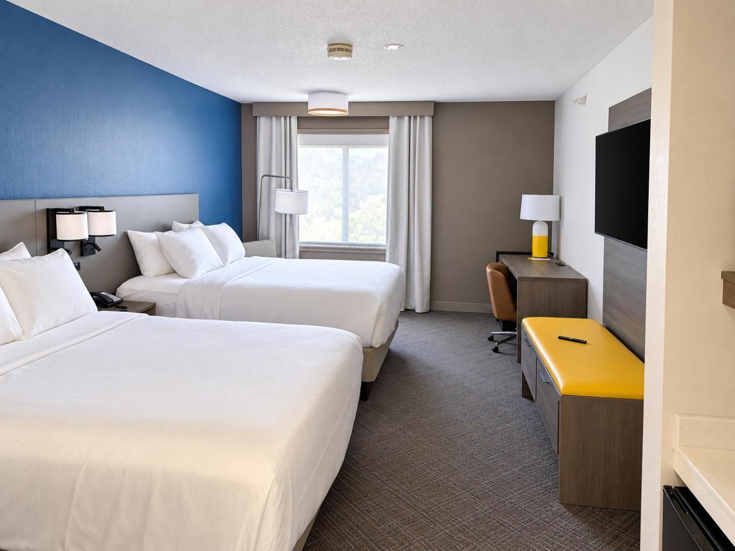 Quadruple Room with Two Queen Beds - Non Smoking