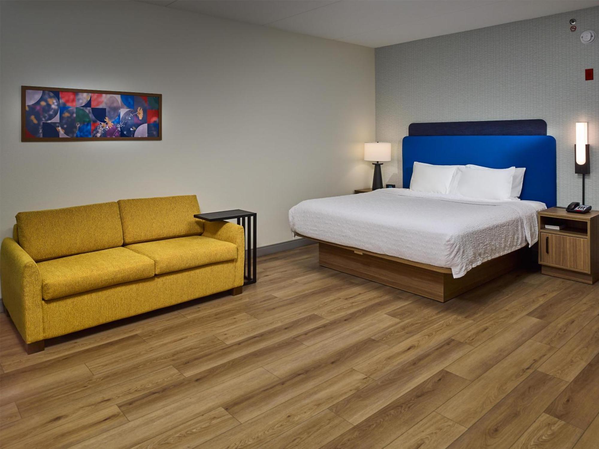 King Room withSofa Bed - Hearing Access/Non-Smoking