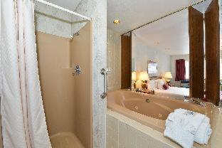1 King Bed, Jetted Tub, Non-Smoking