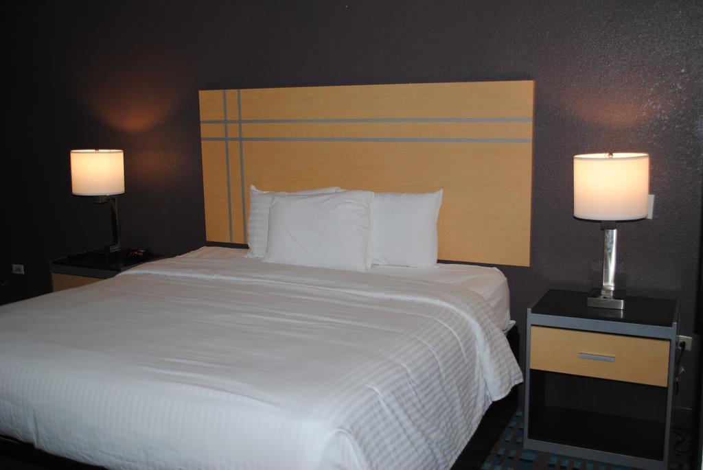 King Room - Non-Smoking