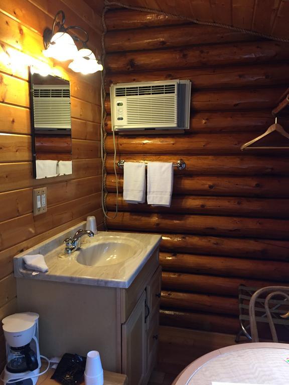 Queen Cabin - Pet Free,264254217:JPEG