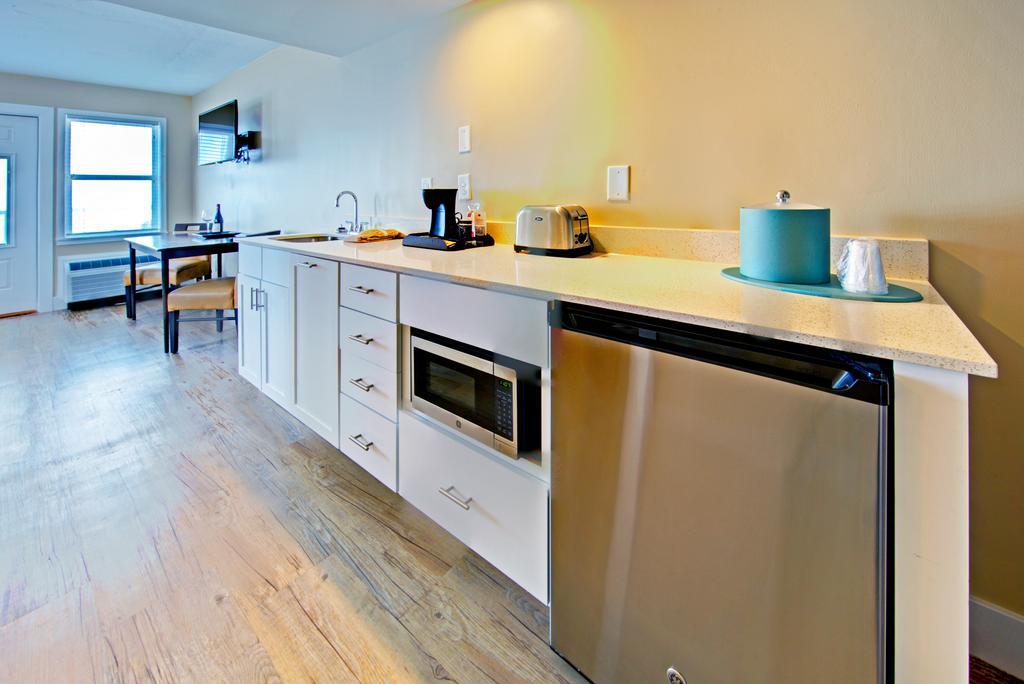 Ocean Front Suite Two Queen Beds with Balcony,1520685886:JPEG