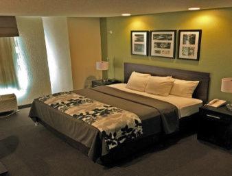 Queen Room - Non-Smoking