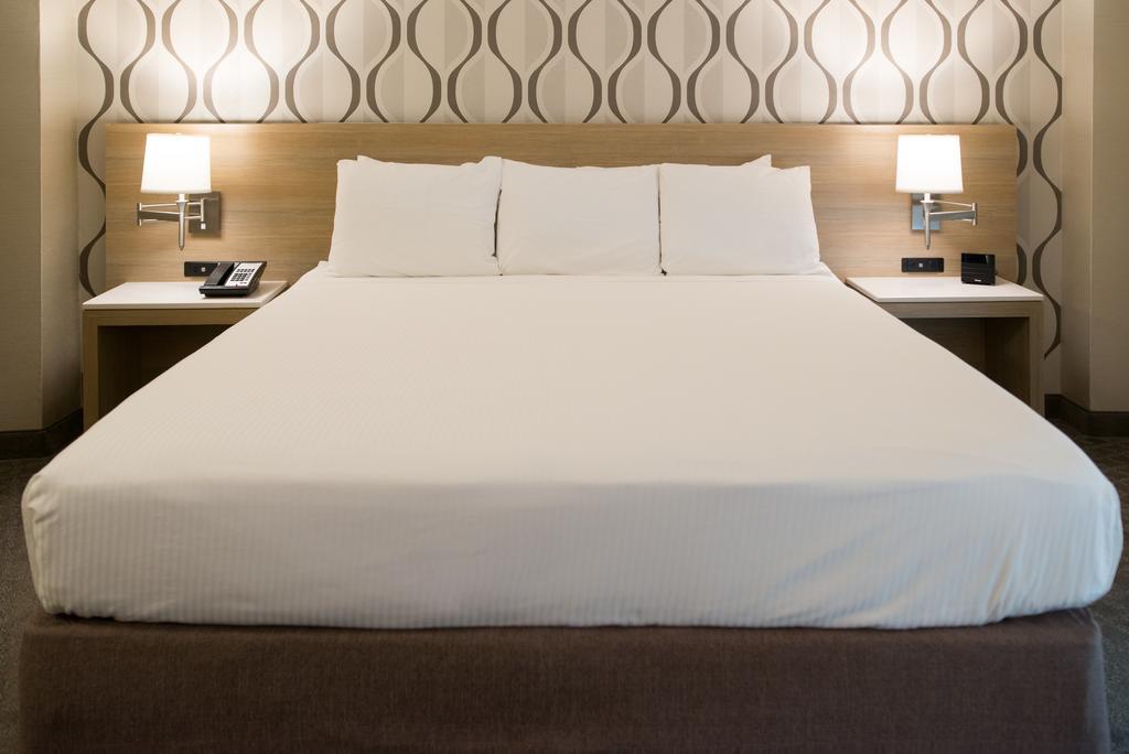 Premium King Room with Lake View,702053986:JPEG