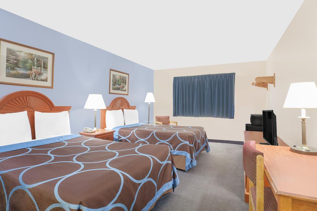 Double Room with Two Double Beds and Bath Tub - Mobility Accessible/Non-Smoking