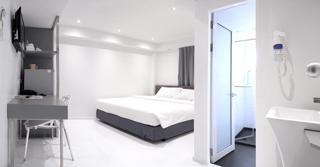Single Room Bathroom,402707736:JPEG