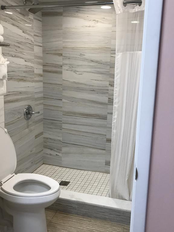 King Room - Non-Smoking,1211347330:JPEG