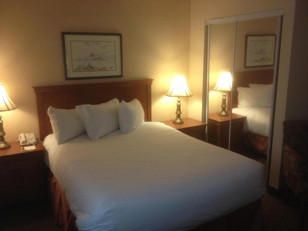 Queen Room - Non-Smoking,139204662:JPEG