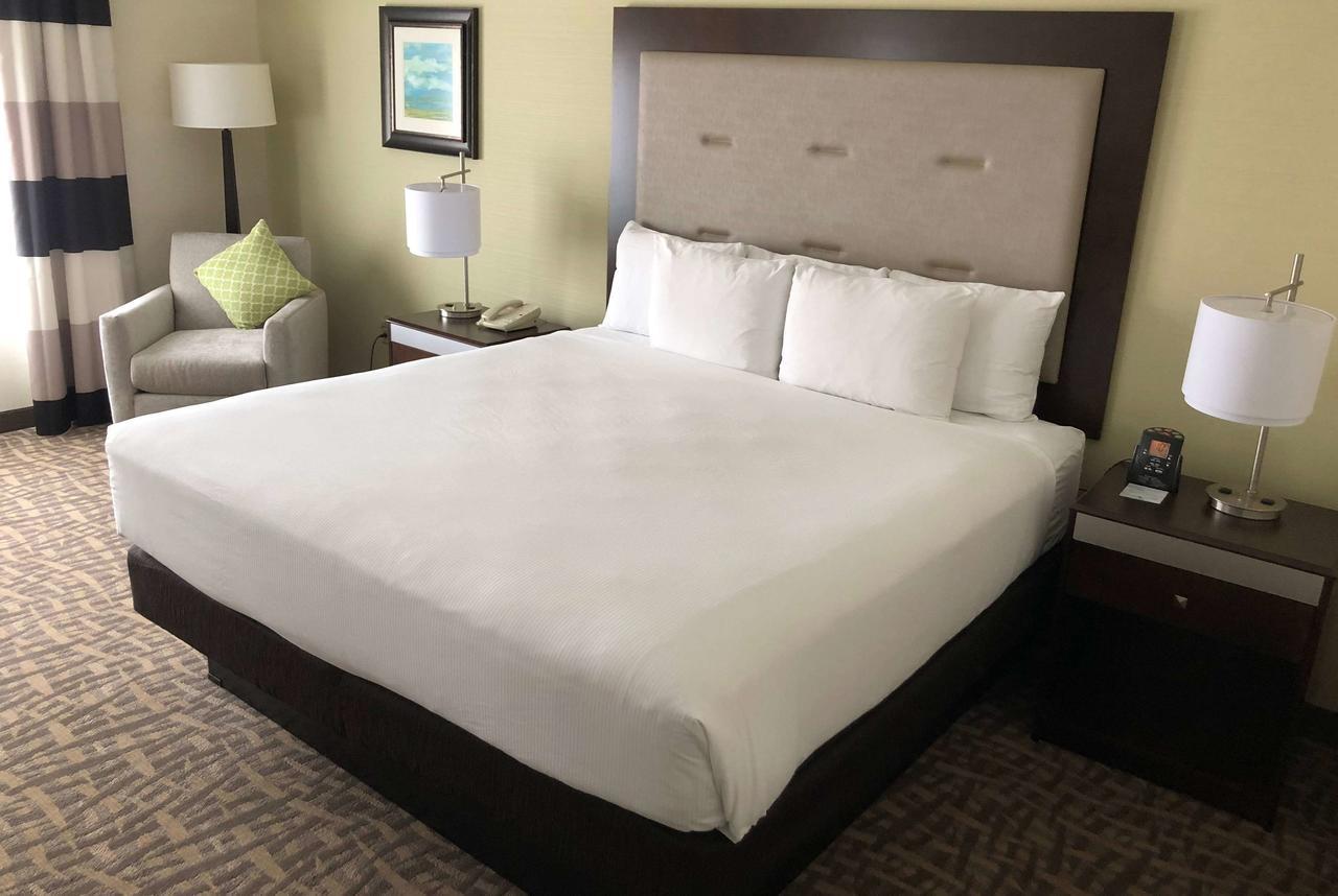 King Room with Bath Tub - Mobility/Hearing Accessible - Non-Smoking