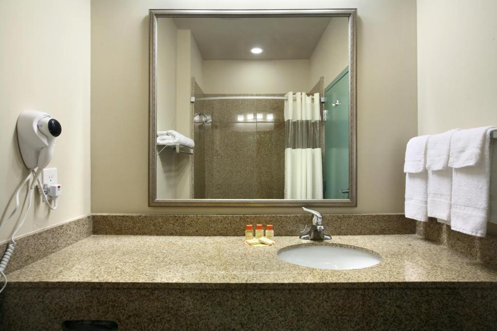 King Room - Mobility Access/Non-Smoking