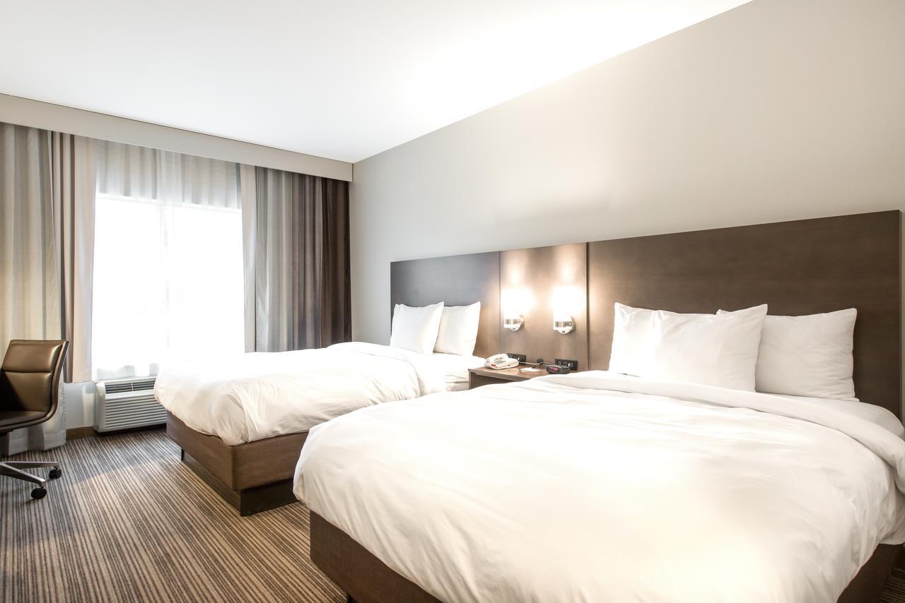 Queen Room with Two Queen Beds - Non-Smoking,687386874:JPEG