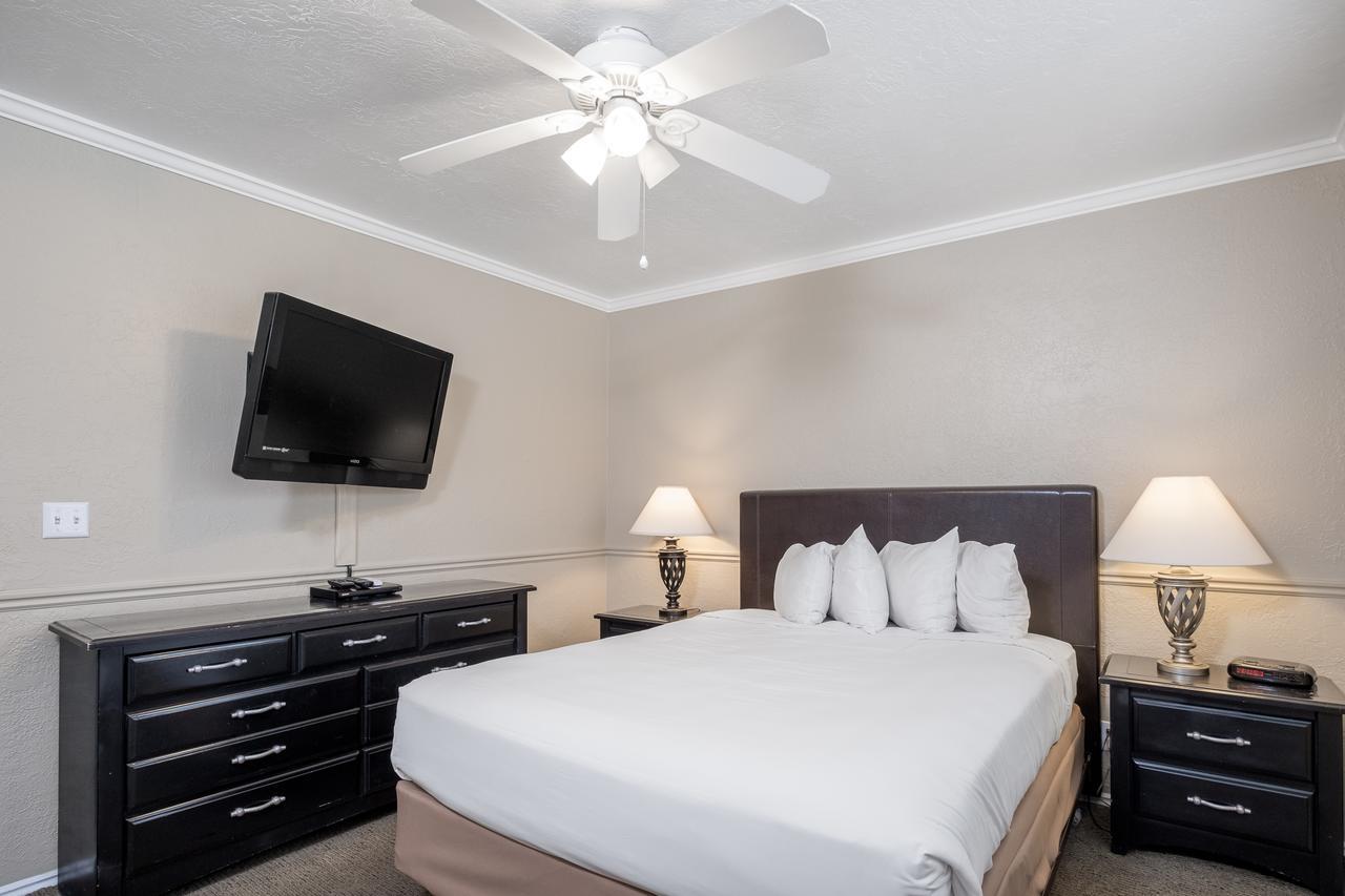 Three-Bedroom,658774776:JPEG