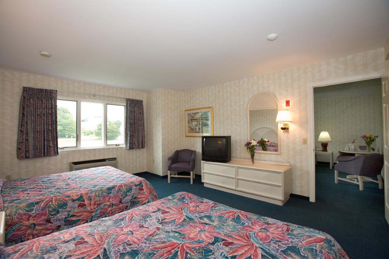 Deluxe Queen Suite,660285441:JPEG