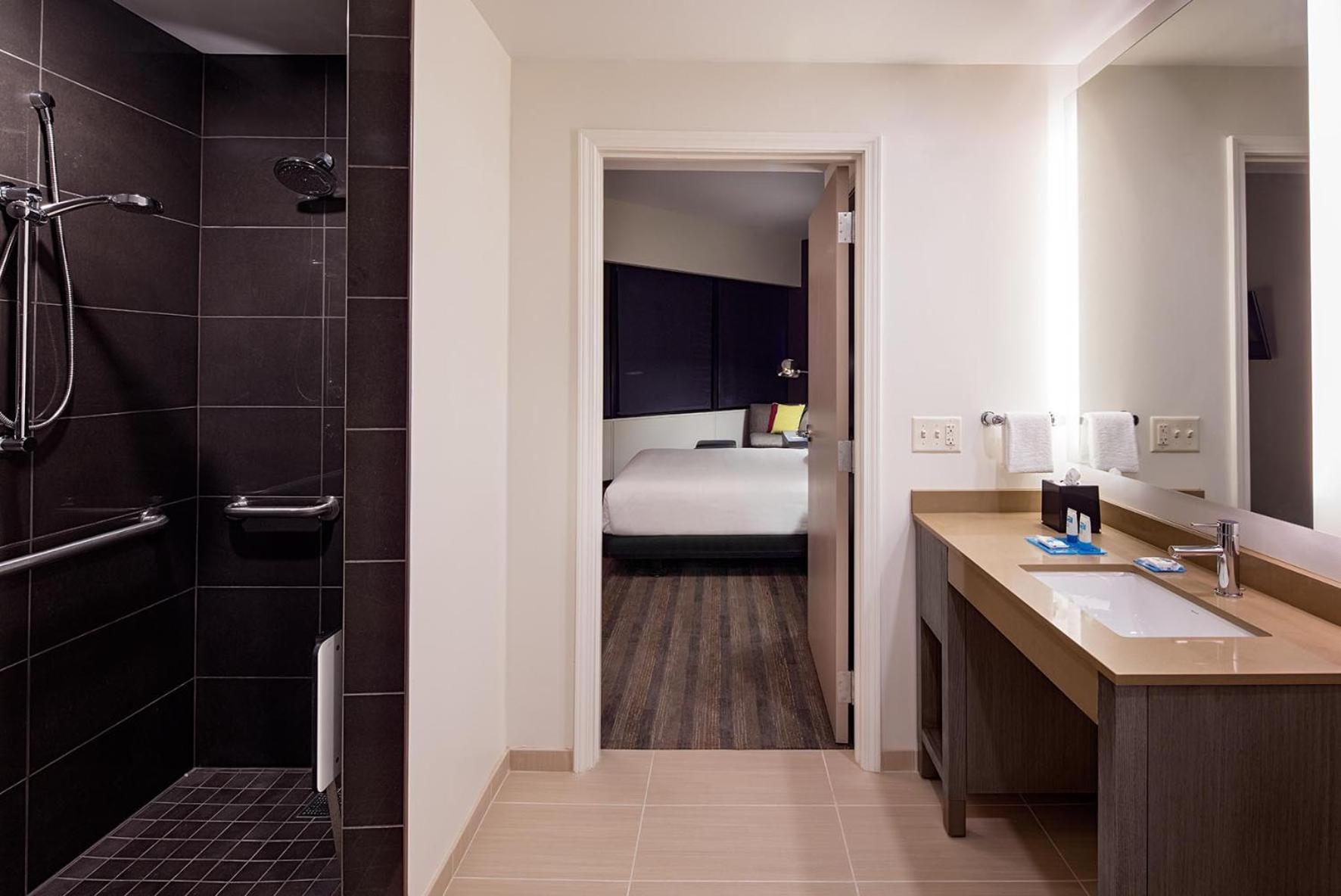 King Room with Accessible Tub - Disability Access