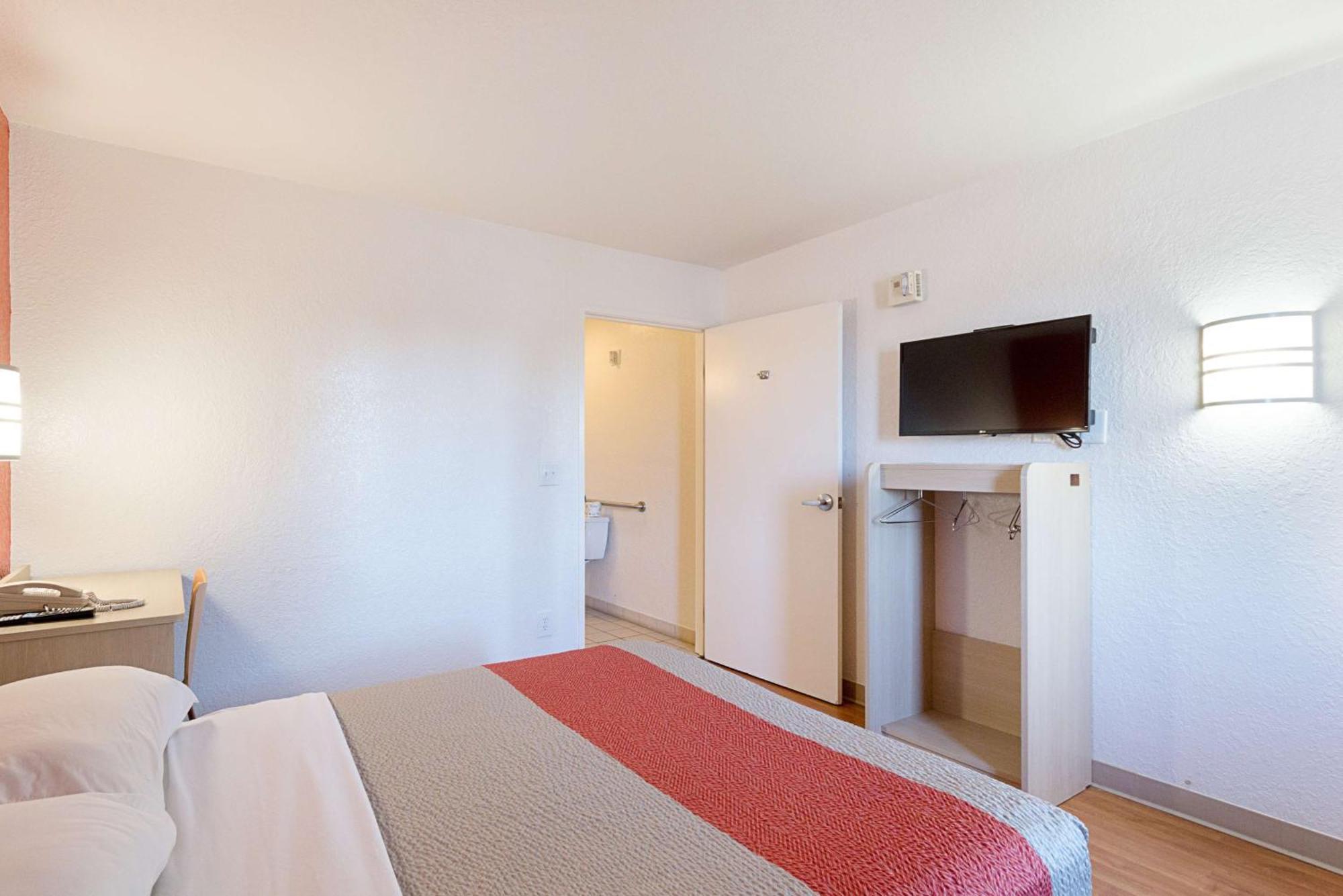 Queen Room,684083937:JPEG