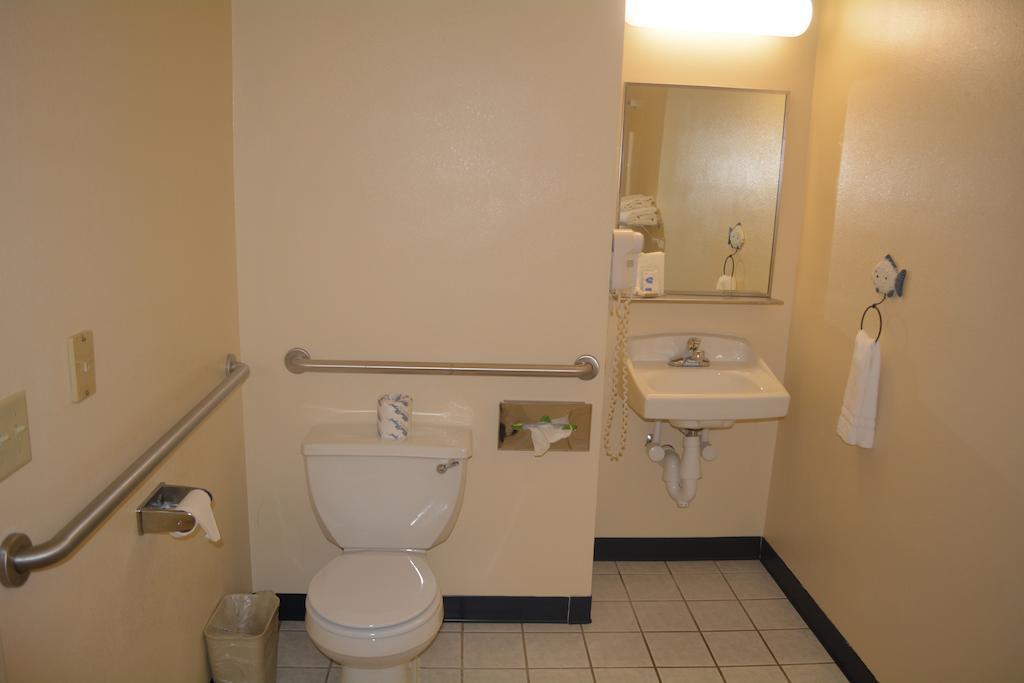 Queen Room - Disability Access/Non-Smoking