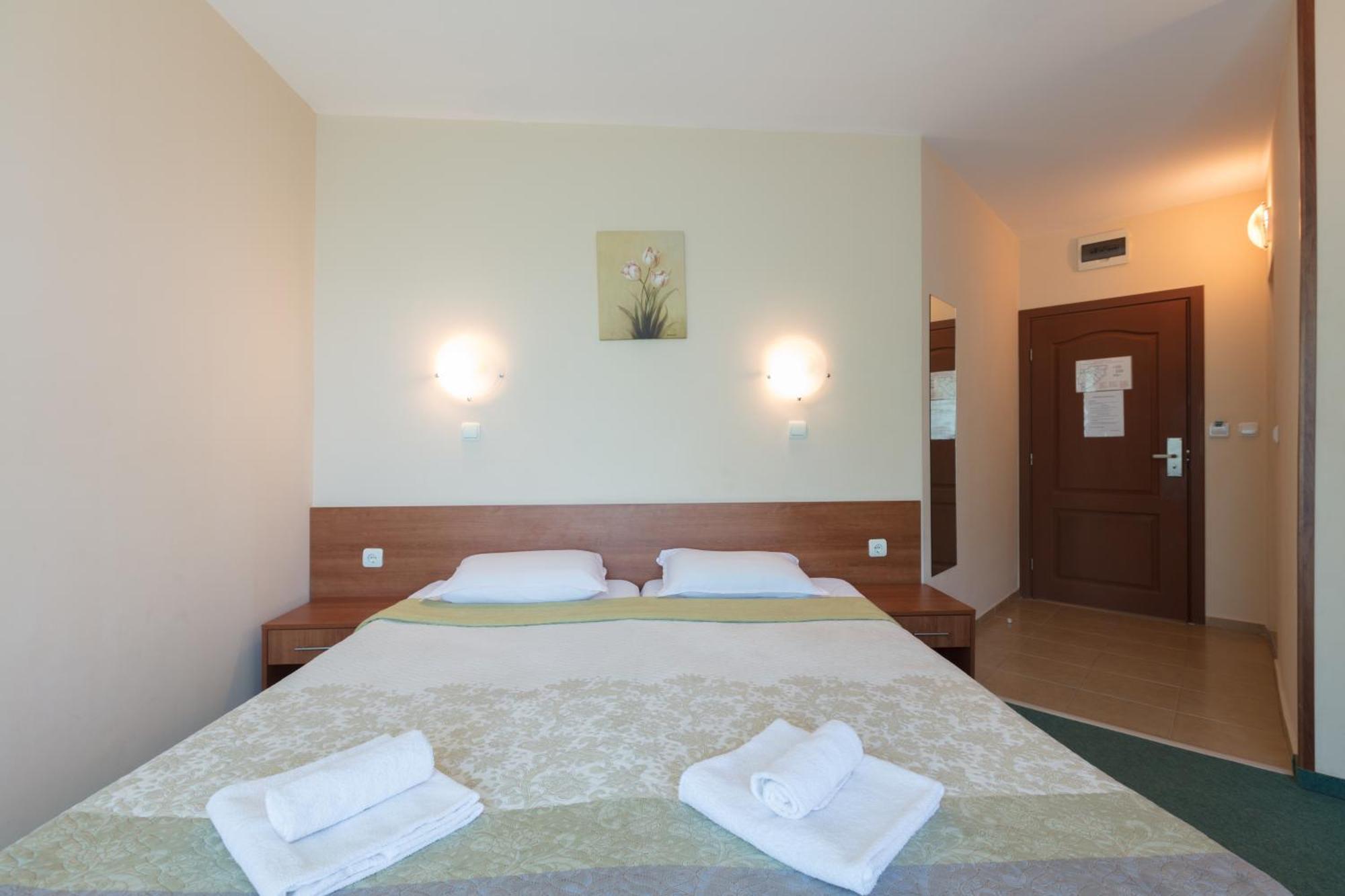 Single Room,692897193:JPEG