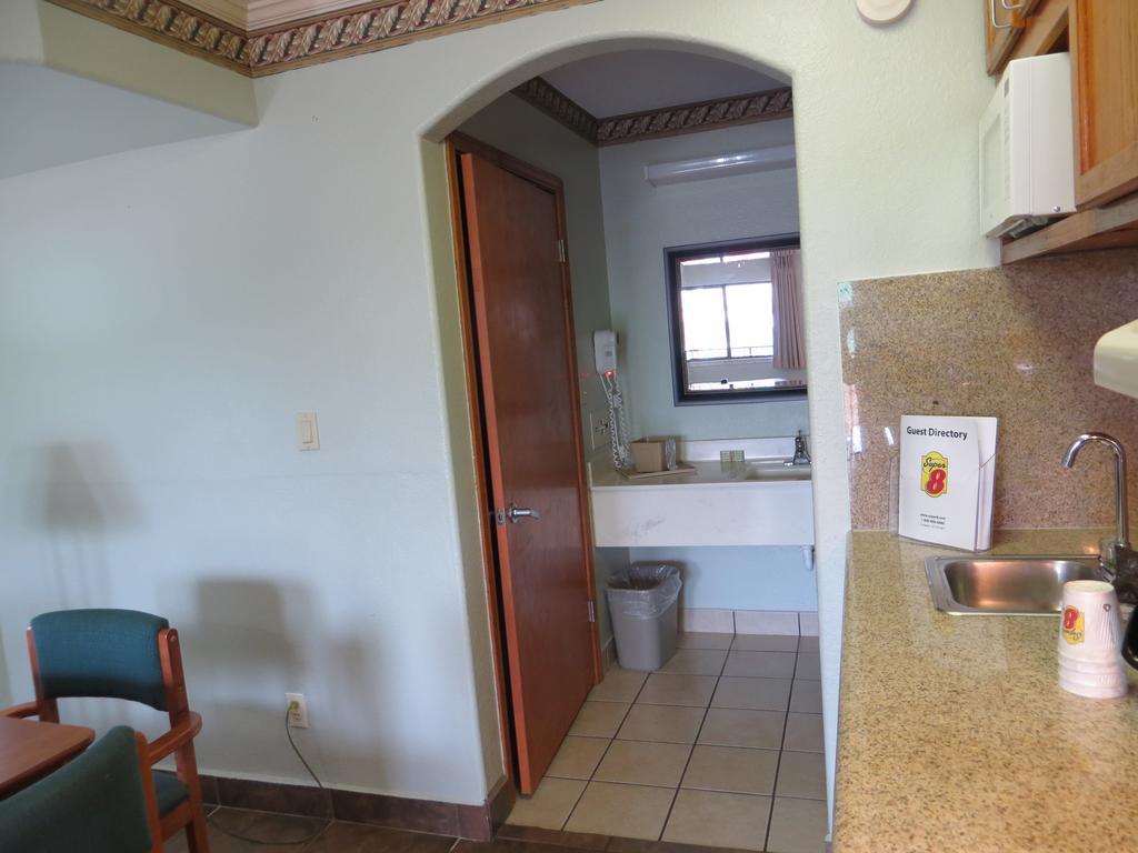 King Room Kitchenette,1772905962:JPEG