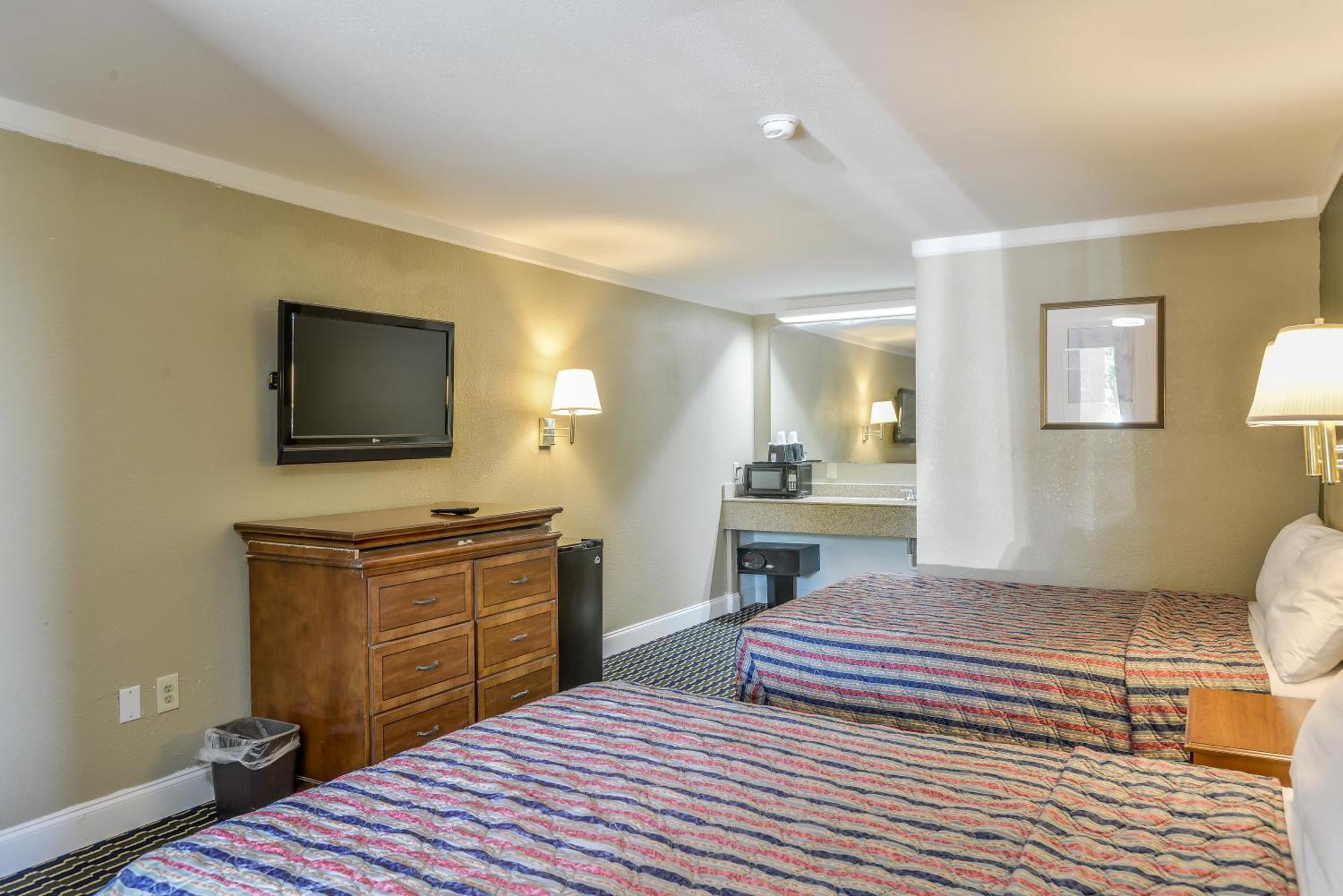 Queen Room with Two Queen Beds,706033132:JPEG