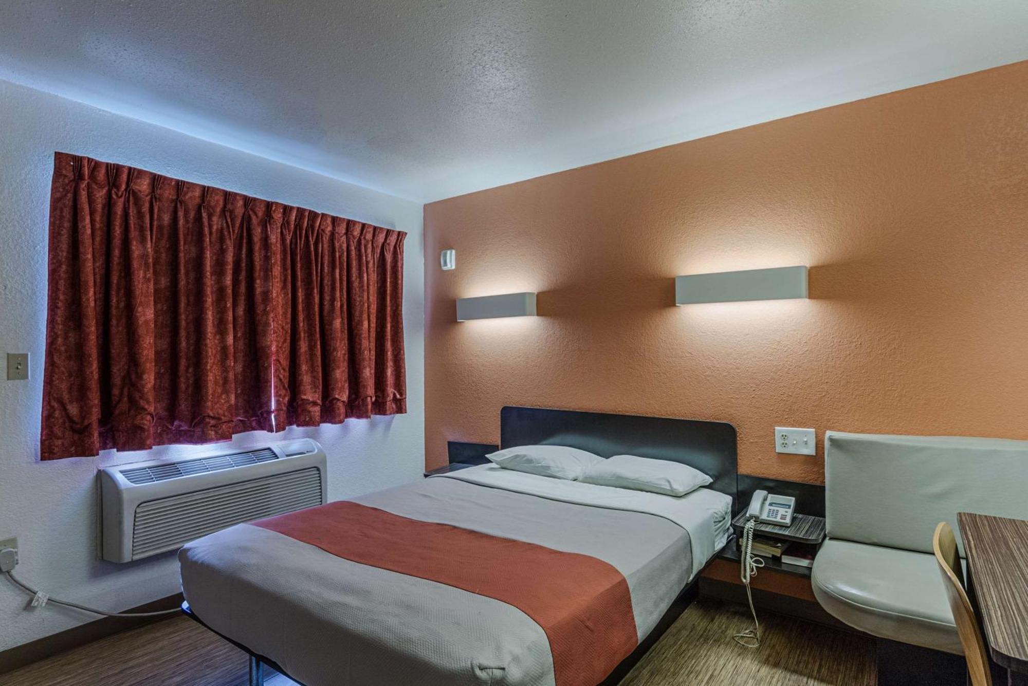 Queen Room - Non-Smoking,706502134:JPEG