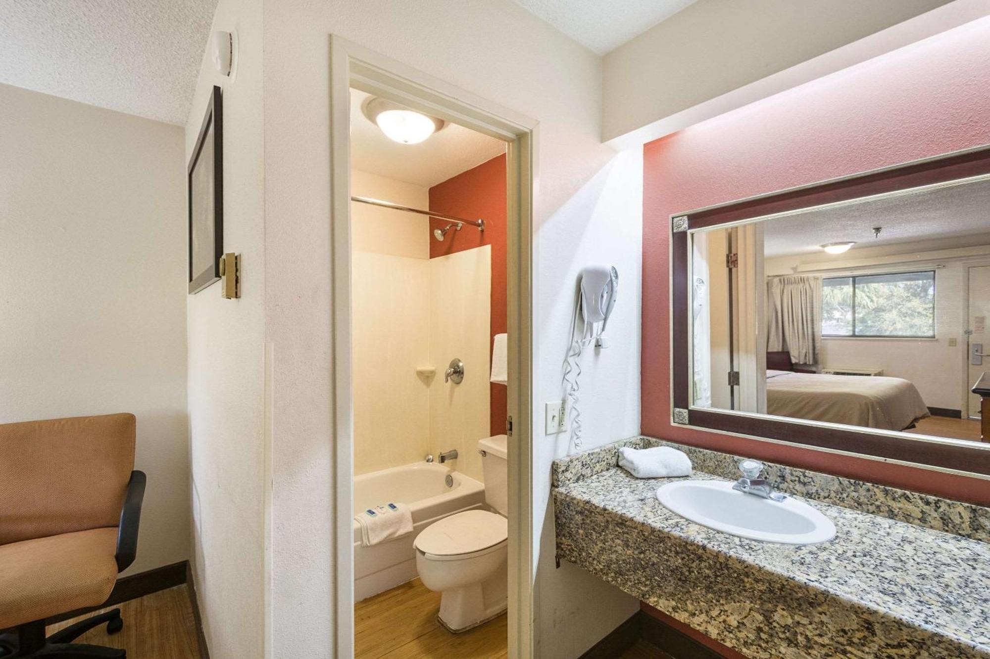 King Room - Non-Smoking,712935466:JPEG