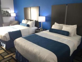 Queen Room with Two Queen Beds - Non-Smoking