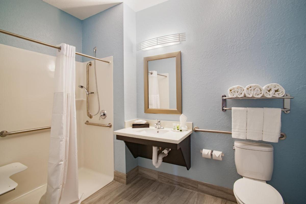 One-Bedroom Suite,713107444:JPEG