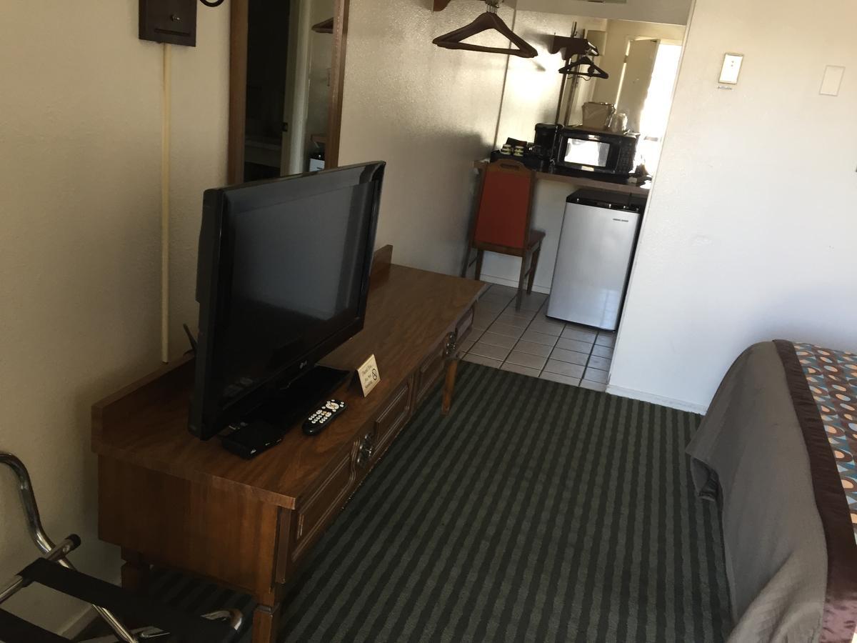 Queen Room - Non-Smoking,719796412:JPEG