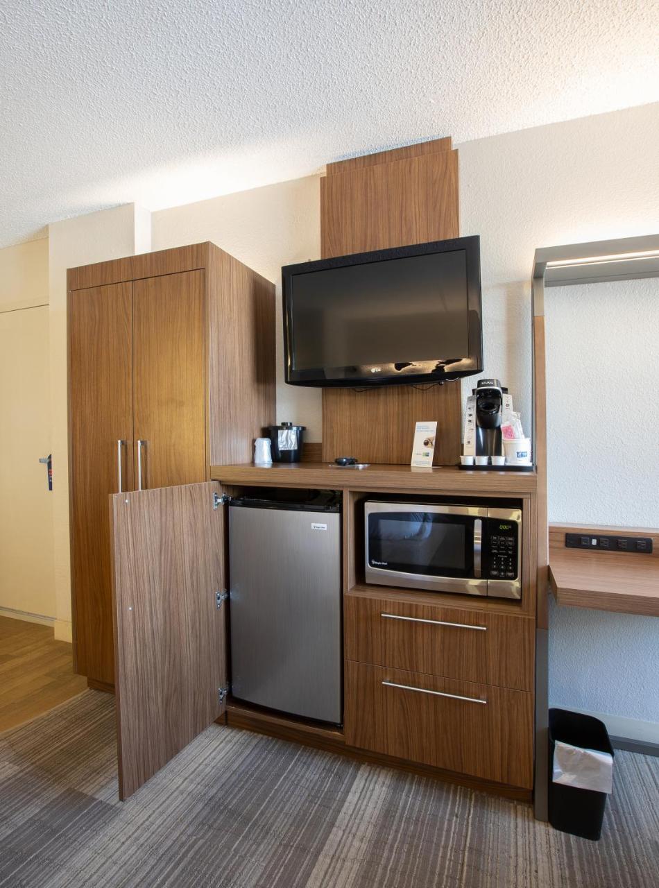 Standard King Room - Communications Accessible
