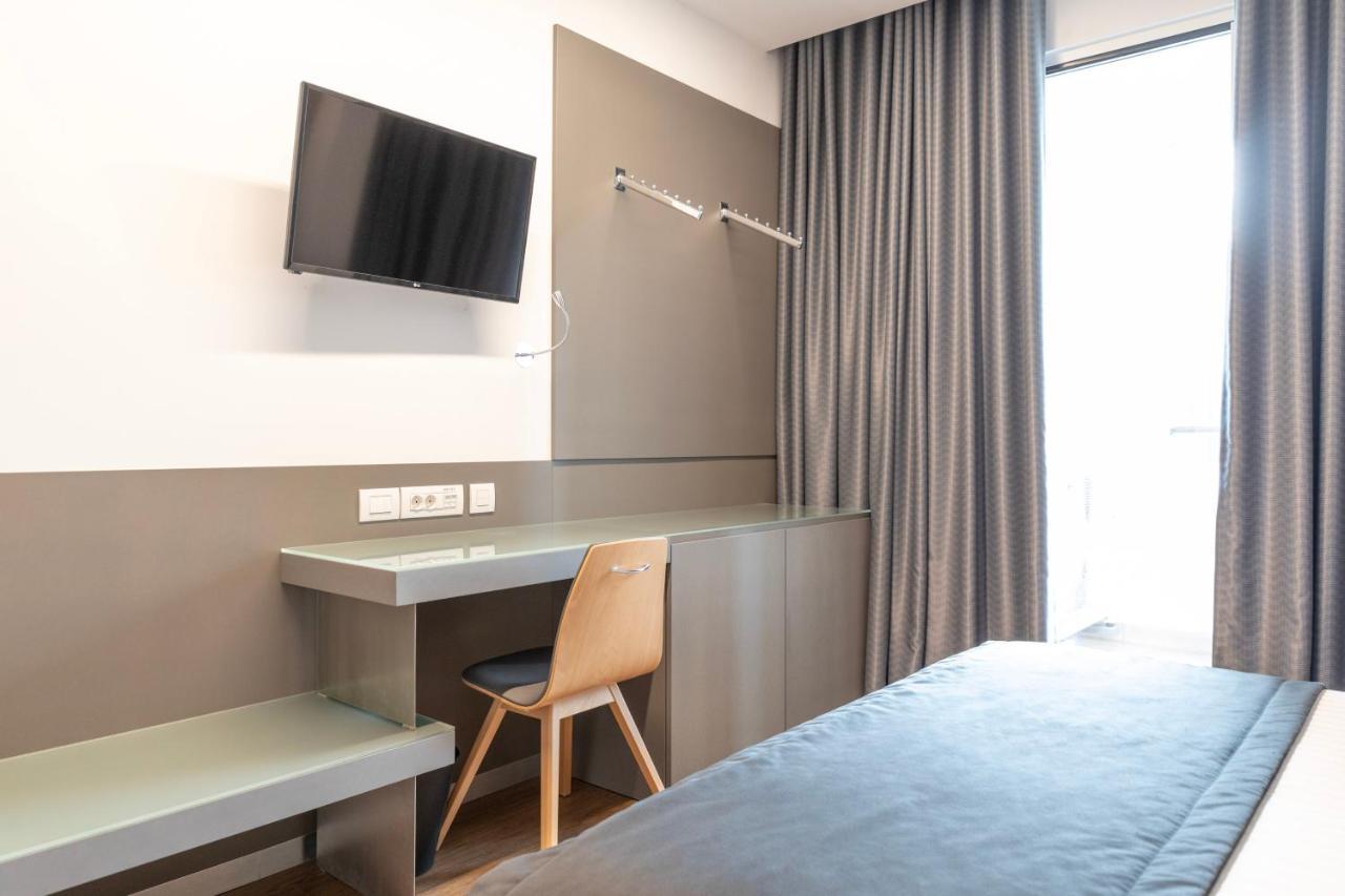 Renovated Double Room,758172832:JPEG