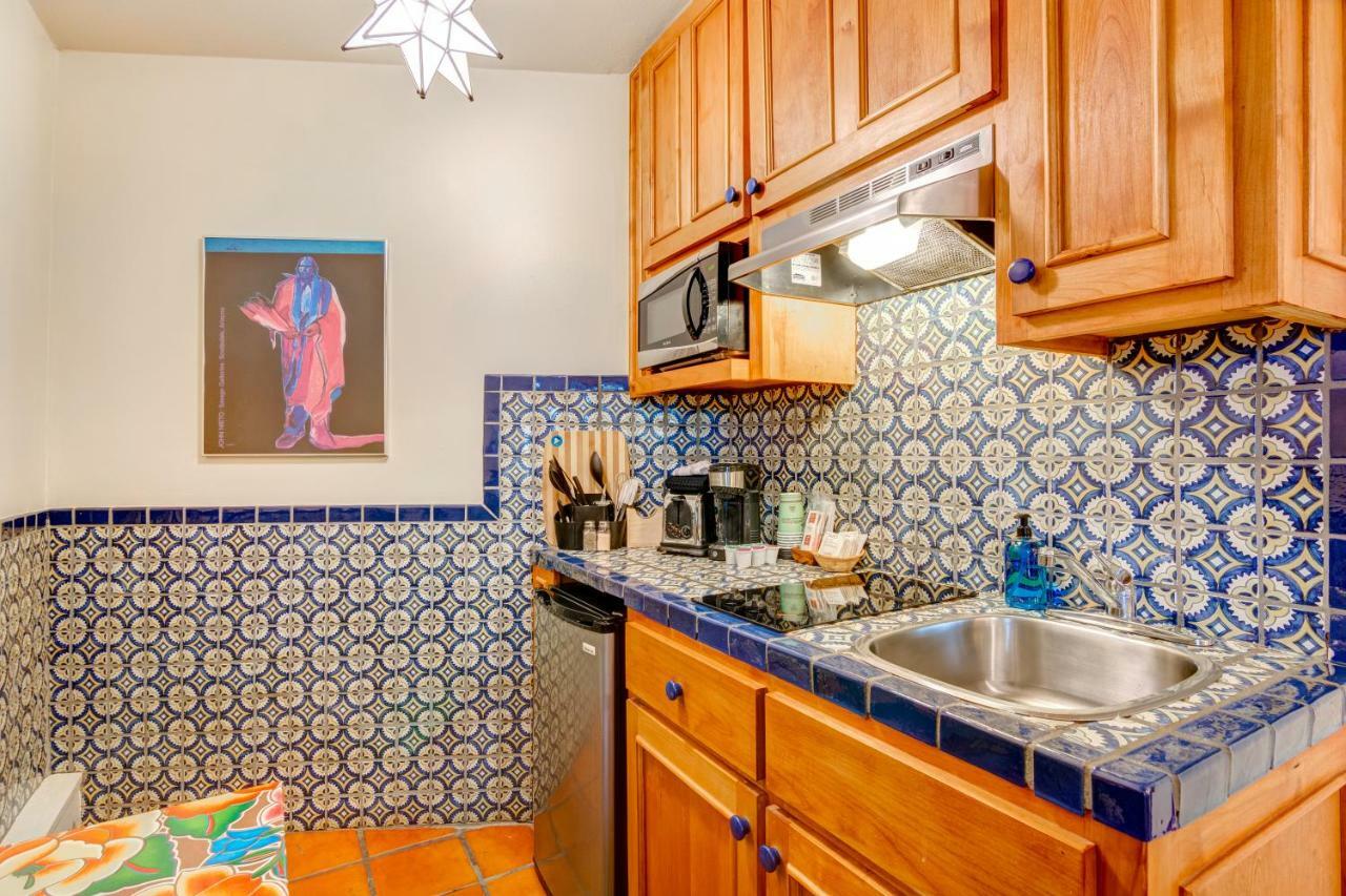 Queen Room Kitchenette Not Pet Friendly,785250237:JPEG