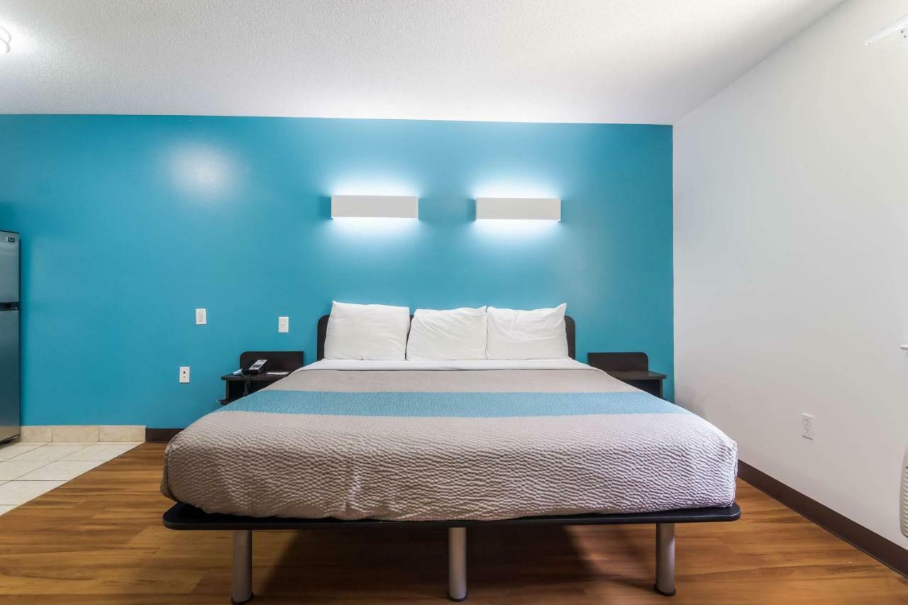 Deluxe King Room - Non-Smoking,1218162199:JPEG