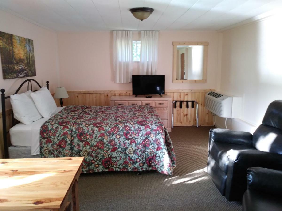 Two-Bedroom House,805354644:JPEG