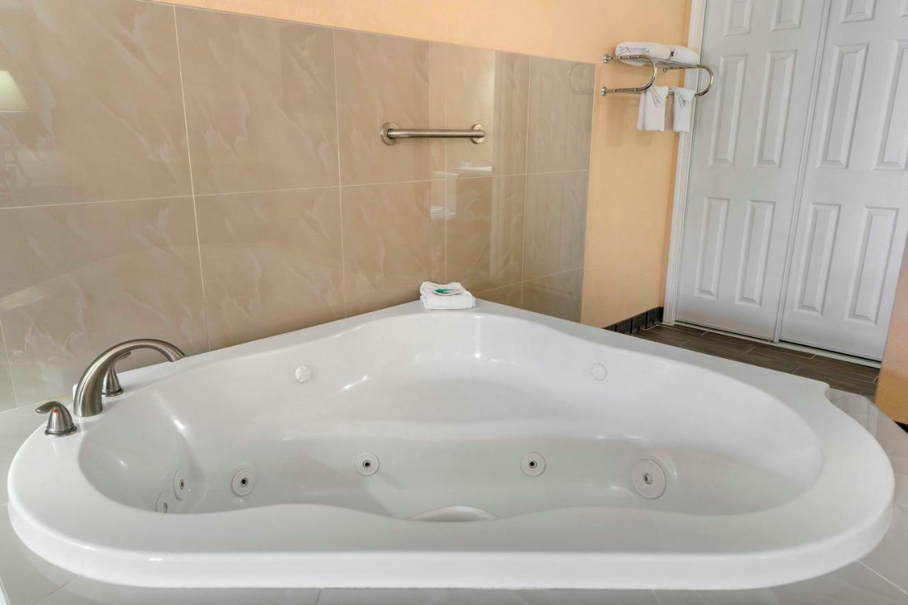 King Room Spa Bath,815230523:JPEG