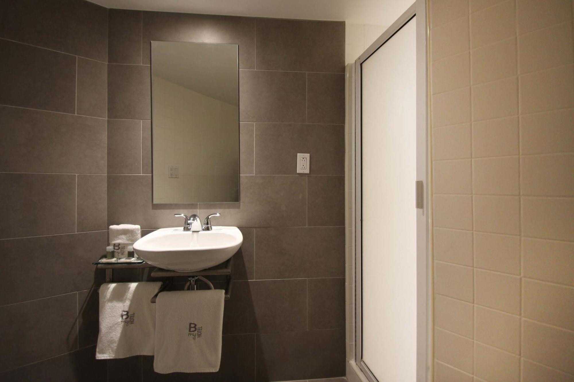 Two Connecting Family Rooms,821429801:JPEG