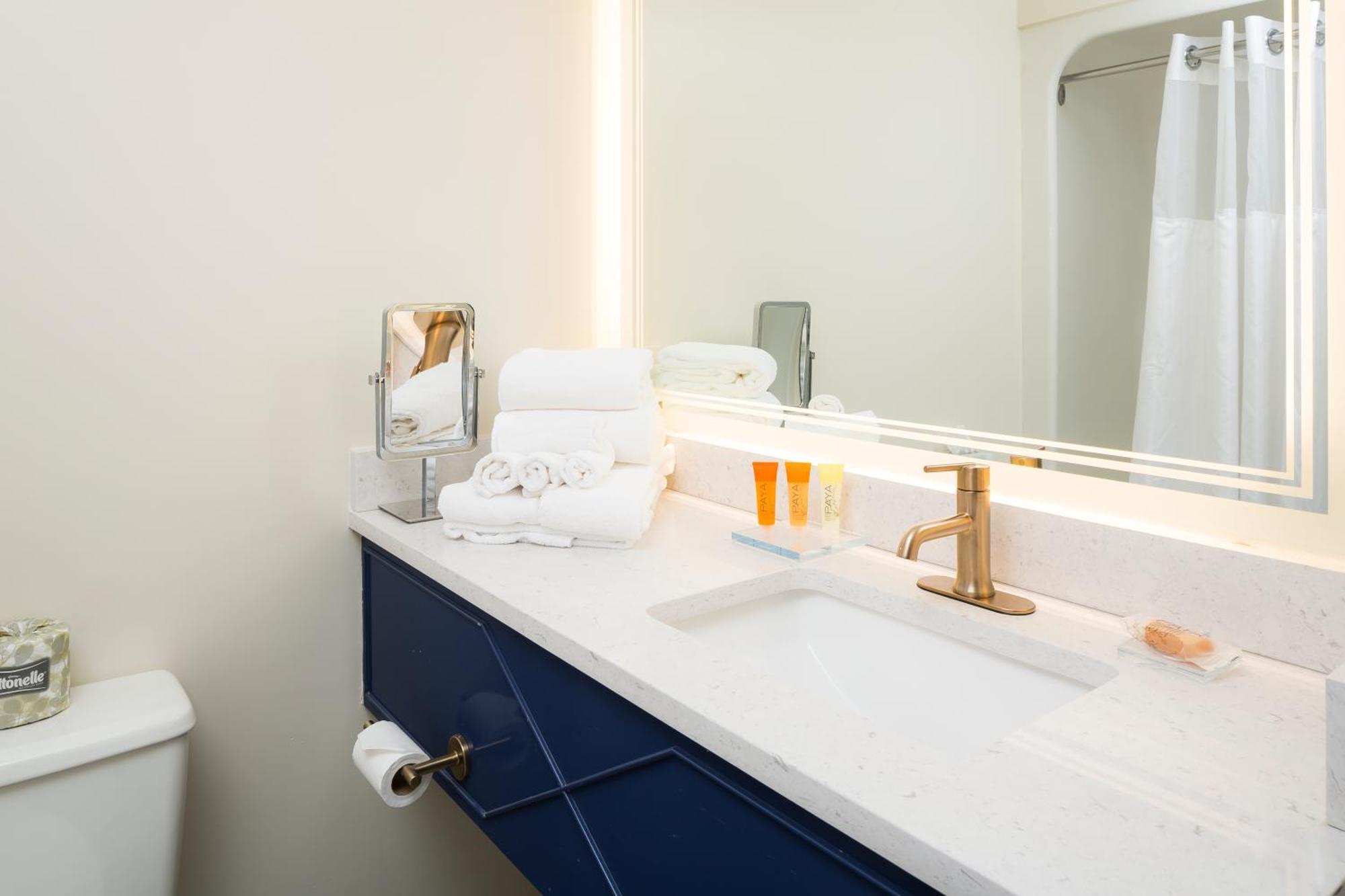 Two Queen Beds with Indoor Balcony Poolview,824651639:JPEG